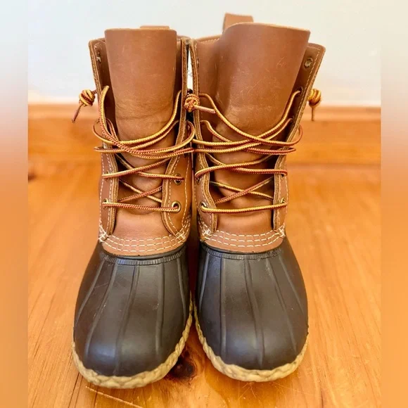 L.L. Bean Womens’ 8" Bean Boots, Unlined | Size 5 Medium Width (AM) - Picture 3 of 10